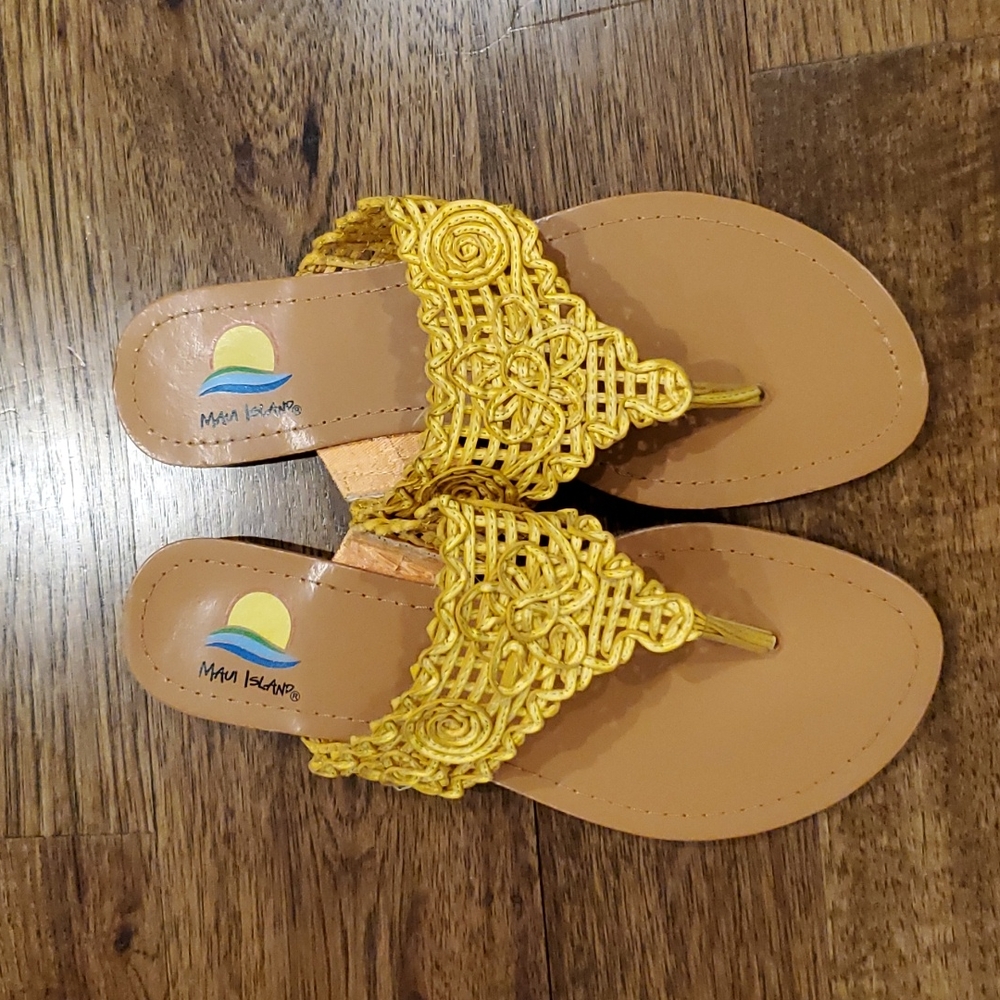 Womens Maui Island gold braided flip flops size 7